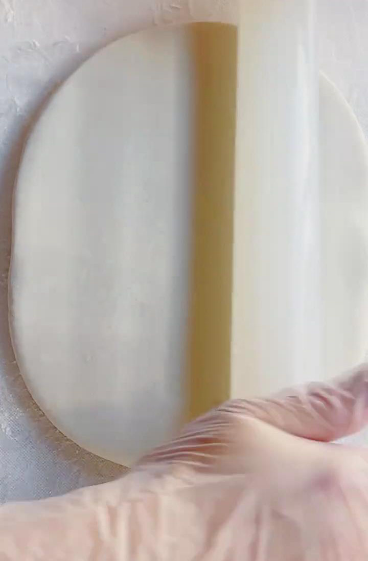 roll dough to 0.8–1cm thick