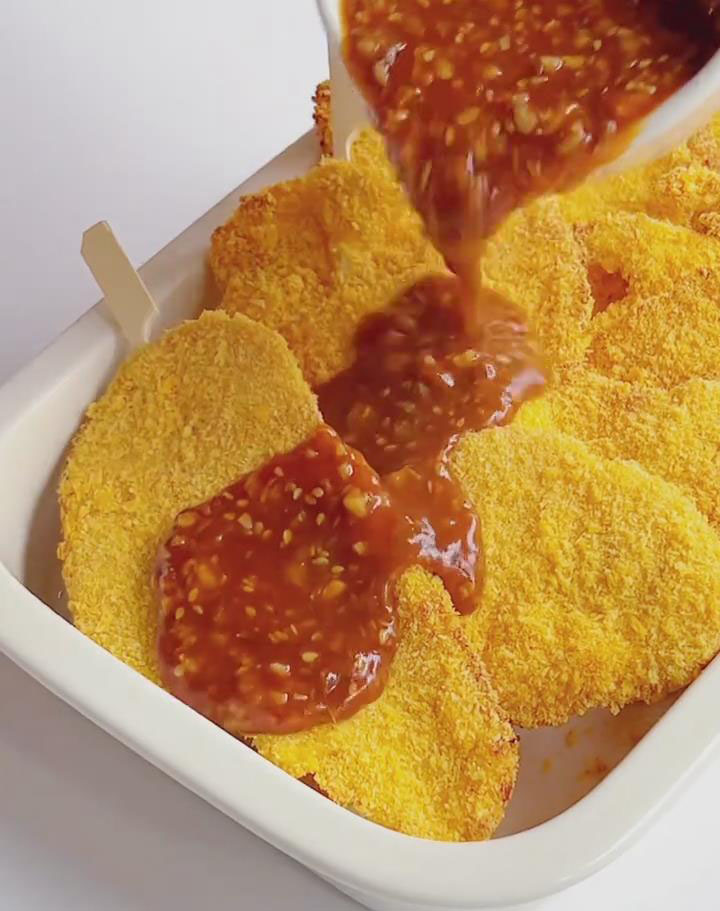 spoon the warm sweet chili glaze over each cutlet