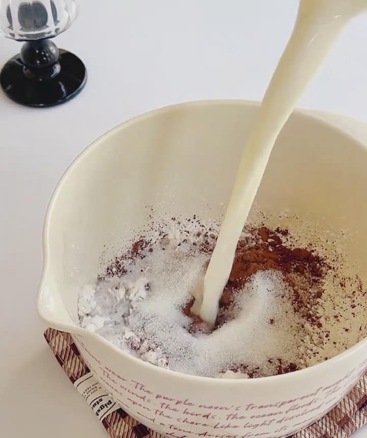 whisk together the glutinous rice flour, cornstarch, cocoa powder, and sugar