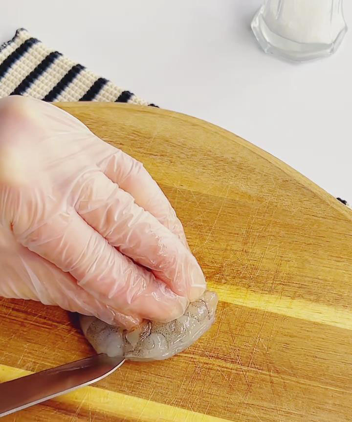 make a 1 cm slit along the back