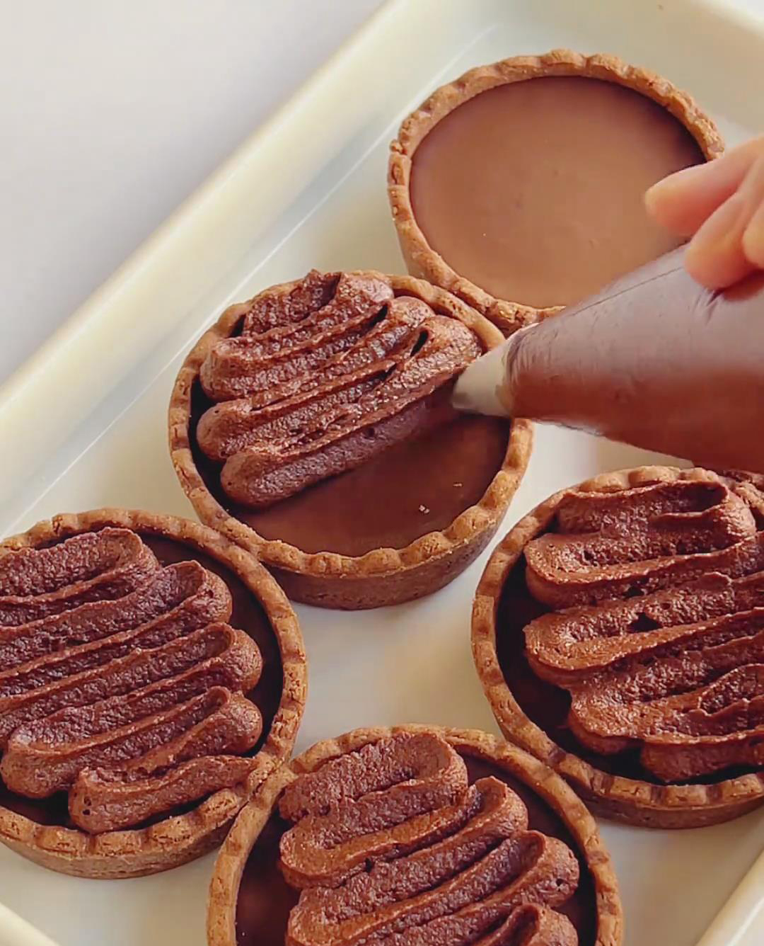 pipe the chocolate whipped cream on top