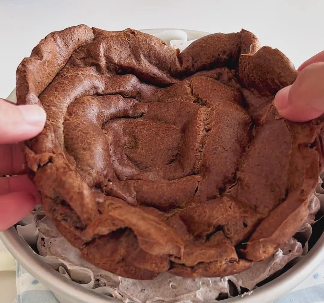 Carefully place the second puff shell on top of the filling