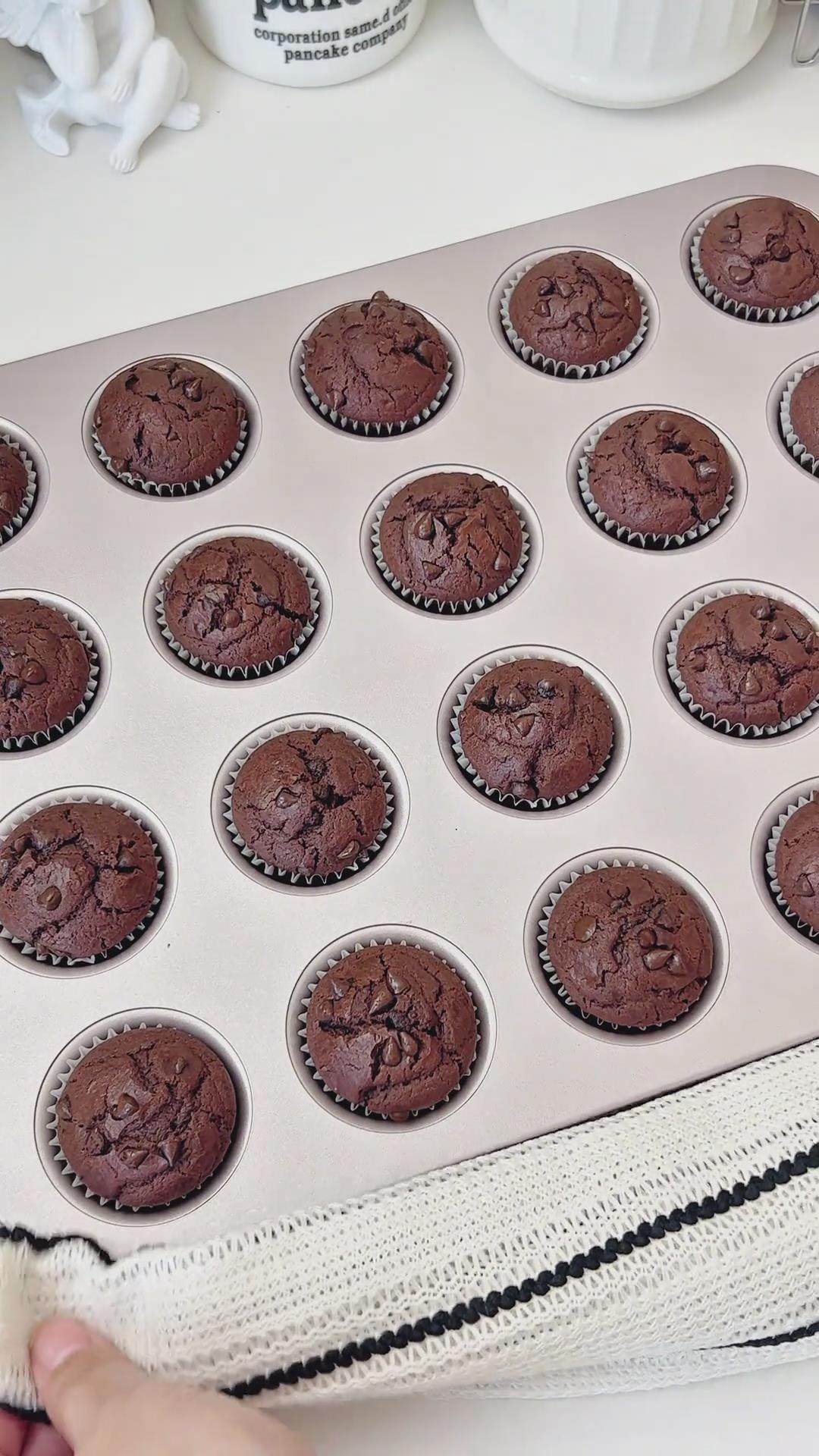 Chocolate Chip Muffins (1)