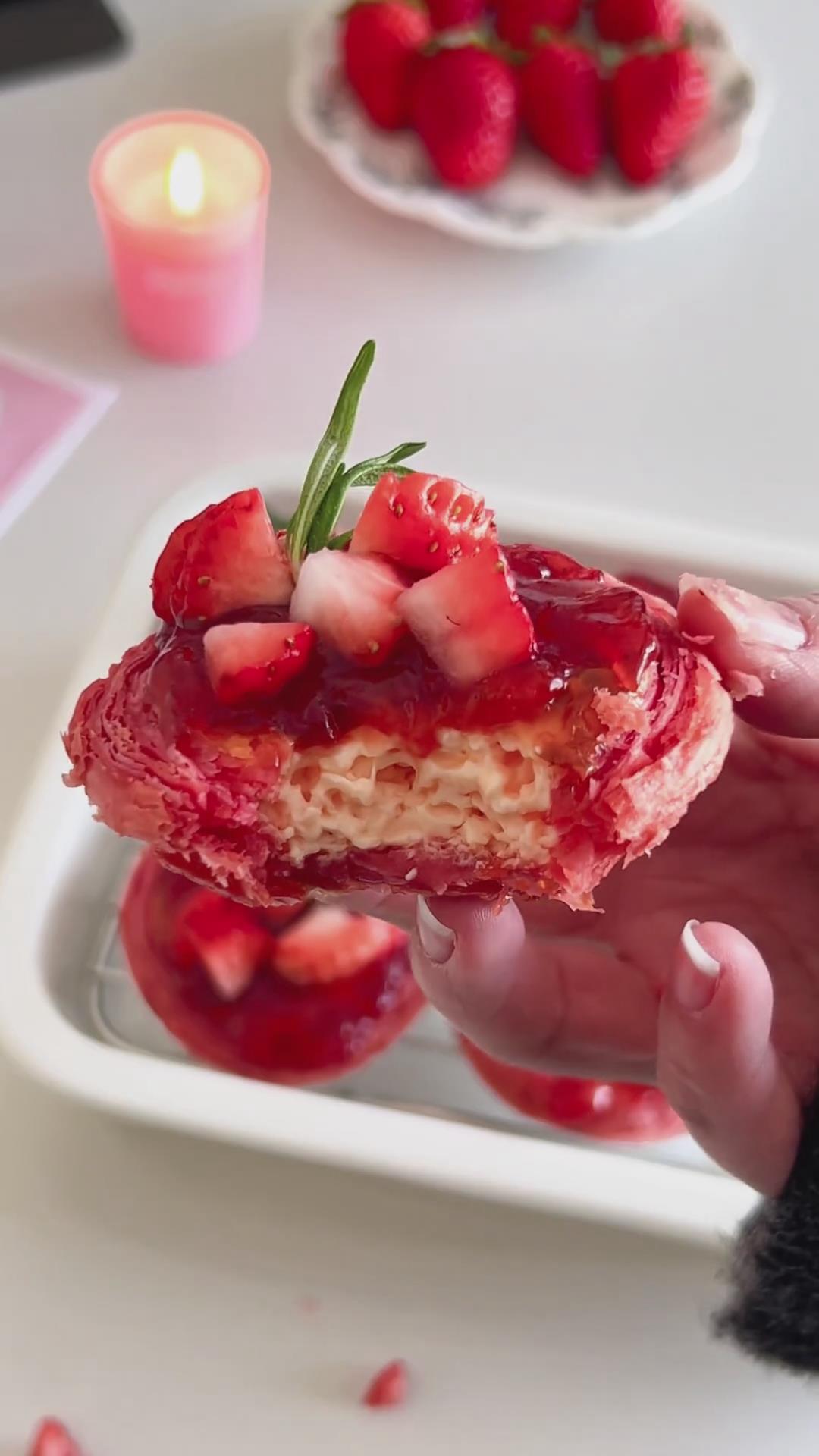 Mini Strawberry Tarts (4)