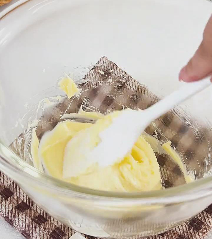 Mix with a silicone spatula until smooth and creamy