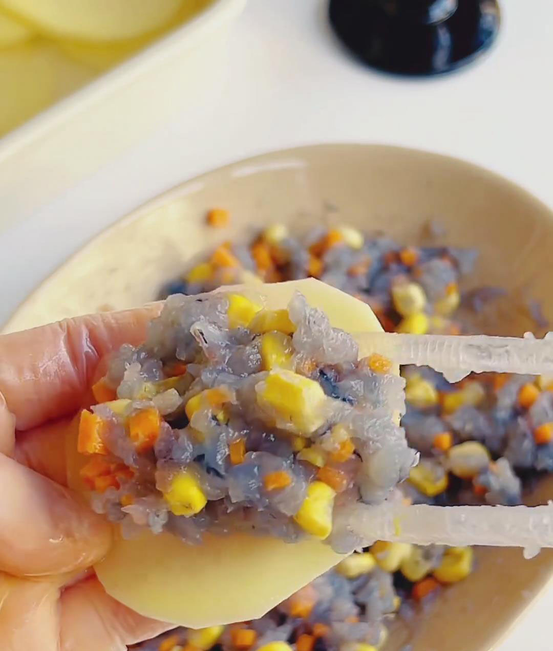 Place a small spoonful (about a heaping teaspoon) of the shrimp mixture in the center of the slice