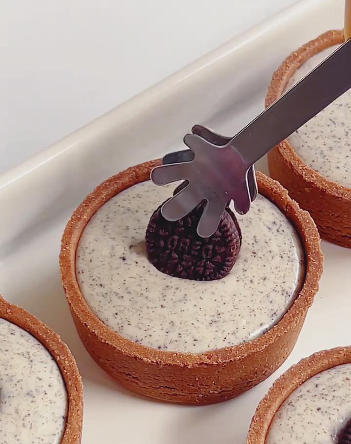 Place one Oreo cookie on top of each tartlet