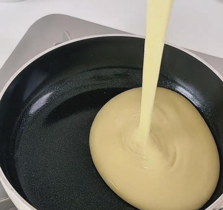 Pour about 100g of batter per pancake
