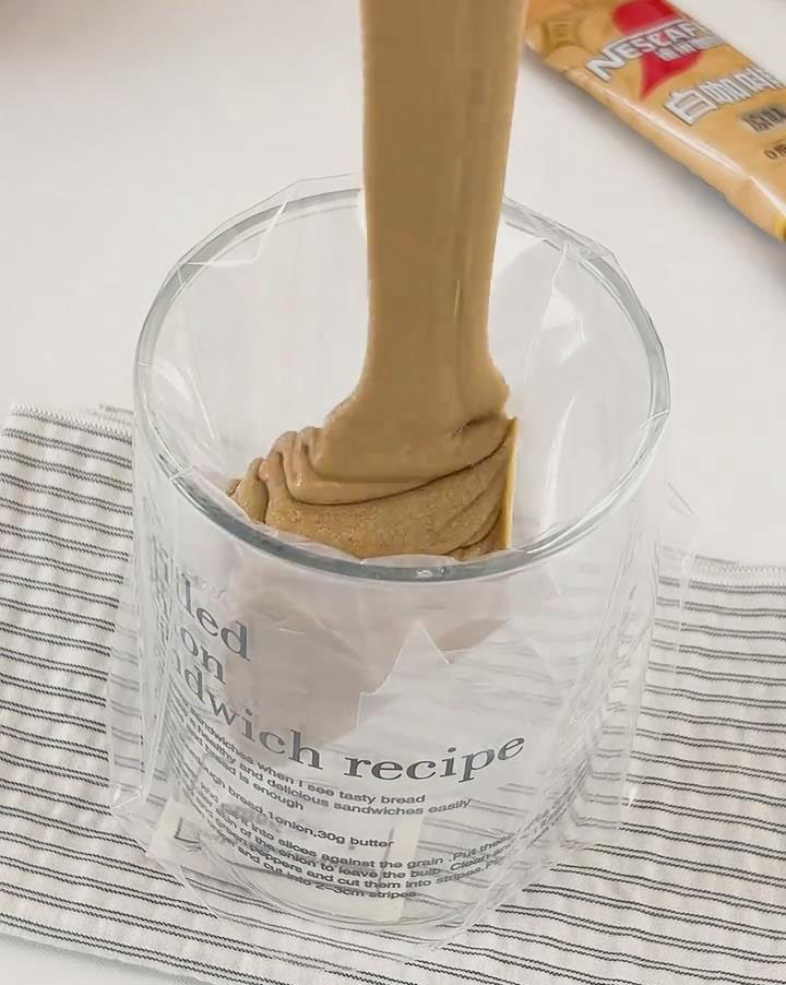 Pour the coffee paste into a piping bag