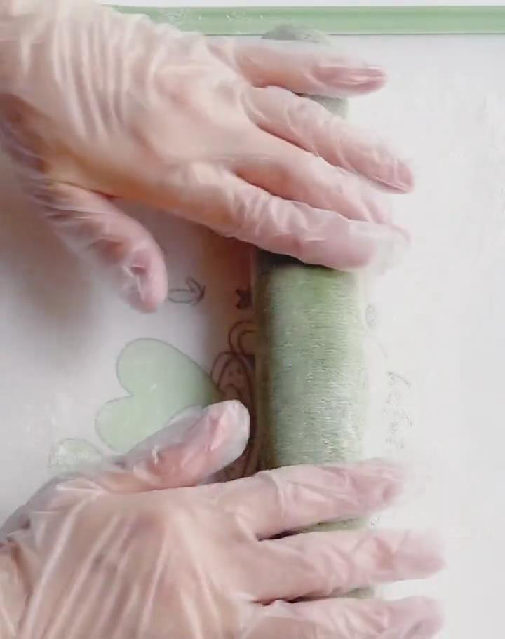 Roll into a log about 3 cm thick