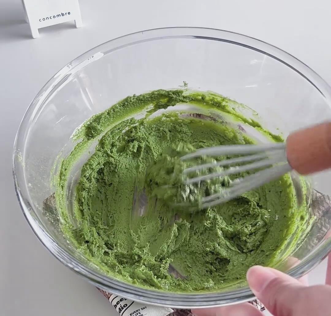 Use a whisk to gently stir in a Z shape until you have a smooth paste