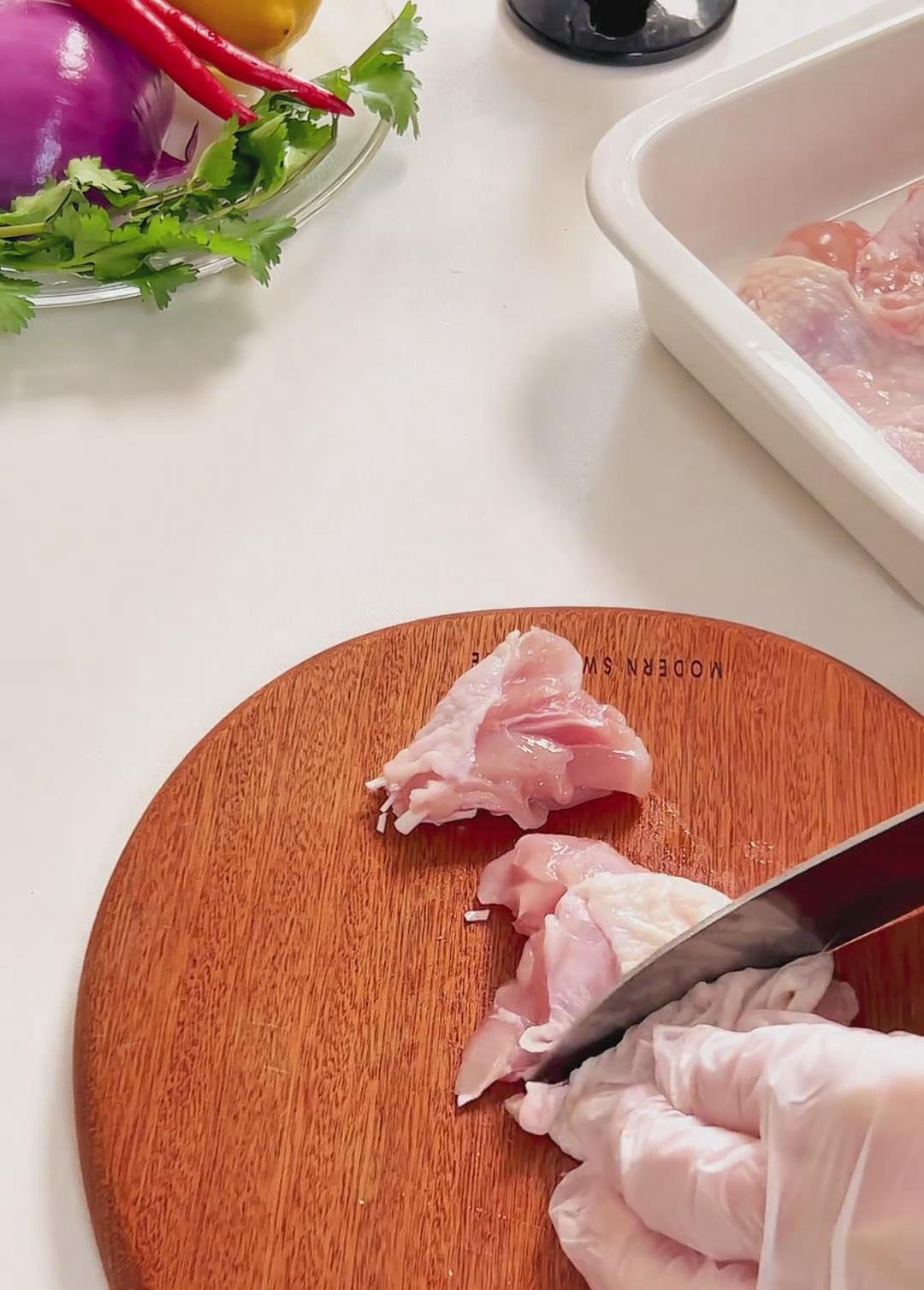 cut chicken drumsticks into small 3 cm cubes