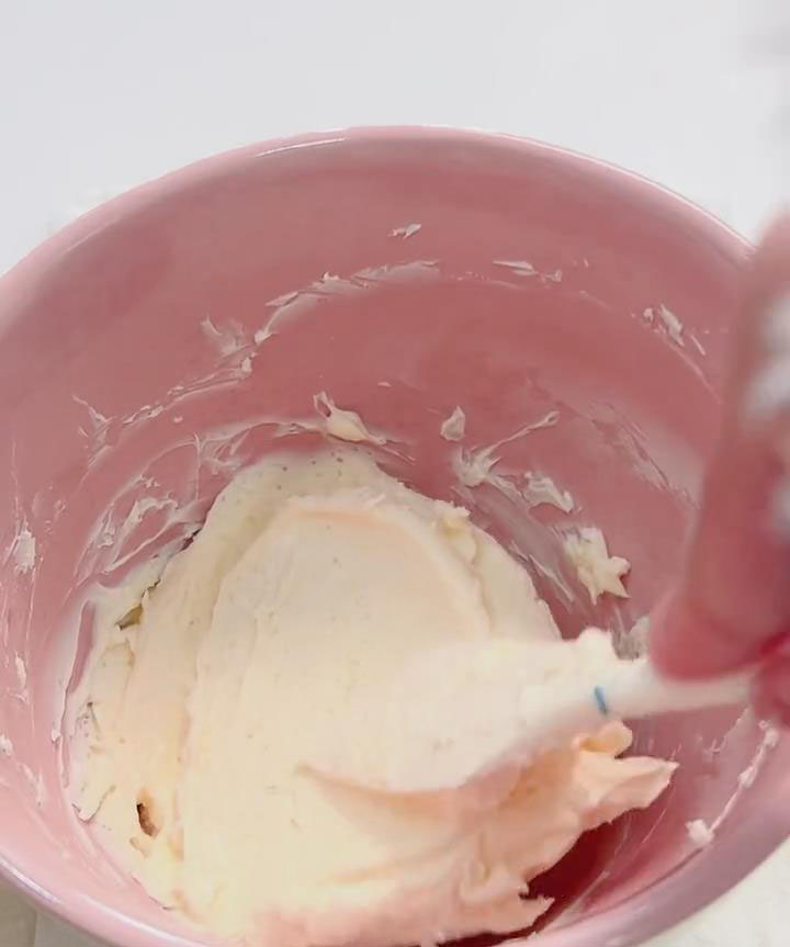 mix softened cream cheese with 25 g sugar