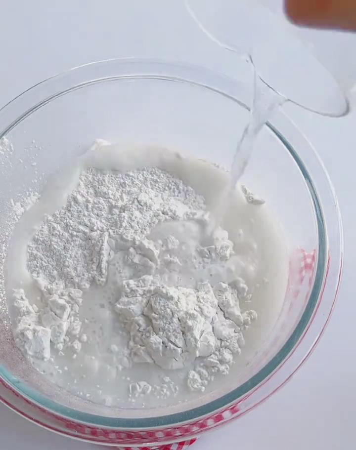 pour in 150 g of boiling water