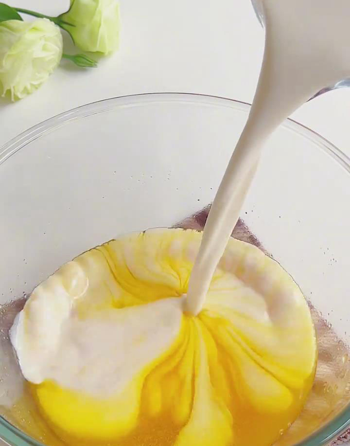 pour in the 400g of room temperature milk