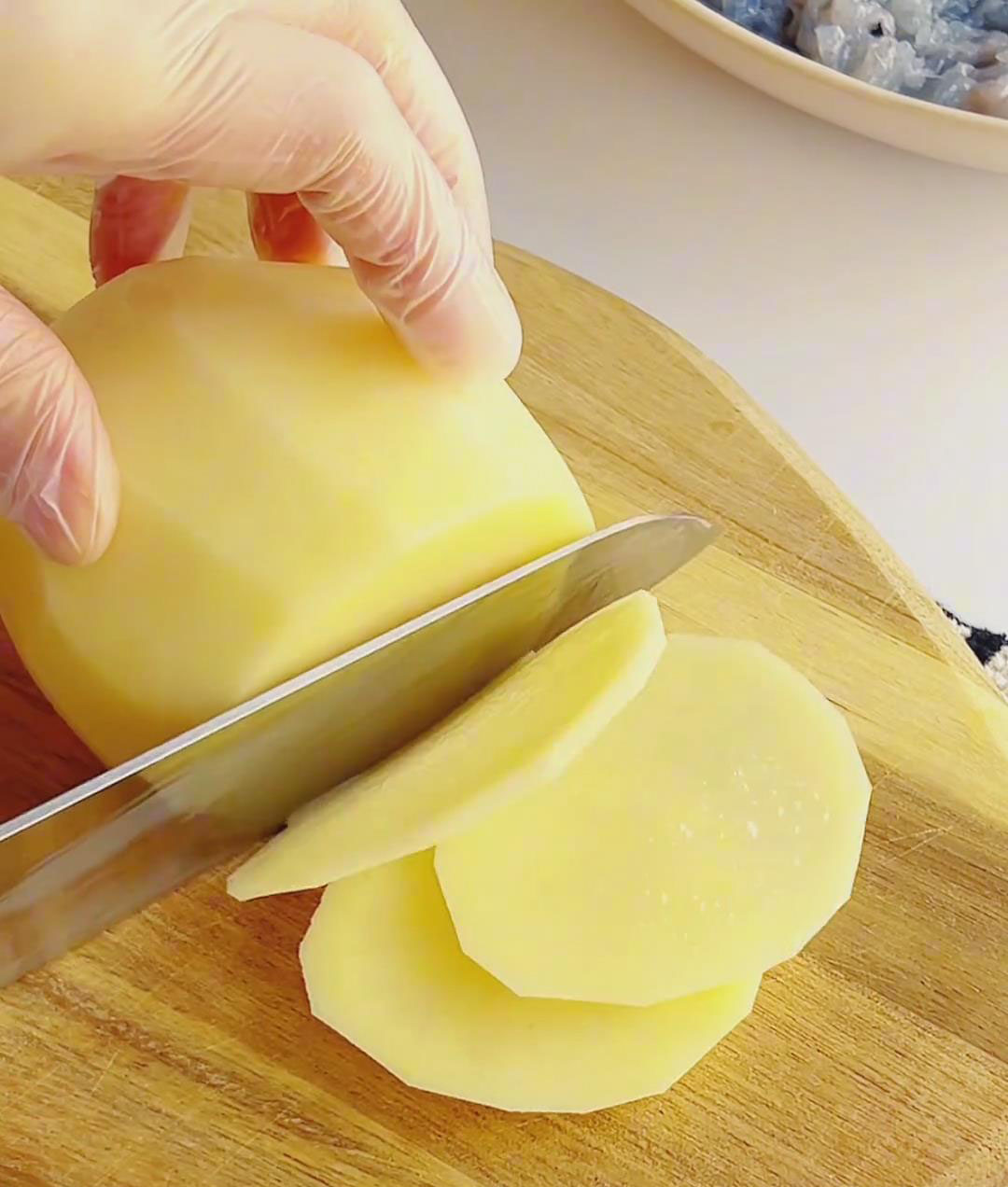slicethe potato into even 2–3mm thin slices