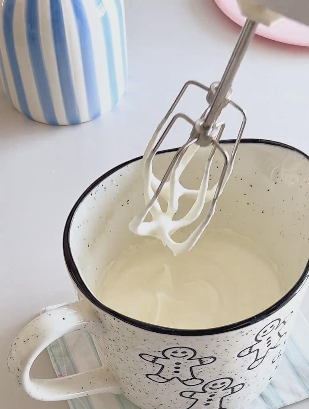 whip the mixture until it thickens2