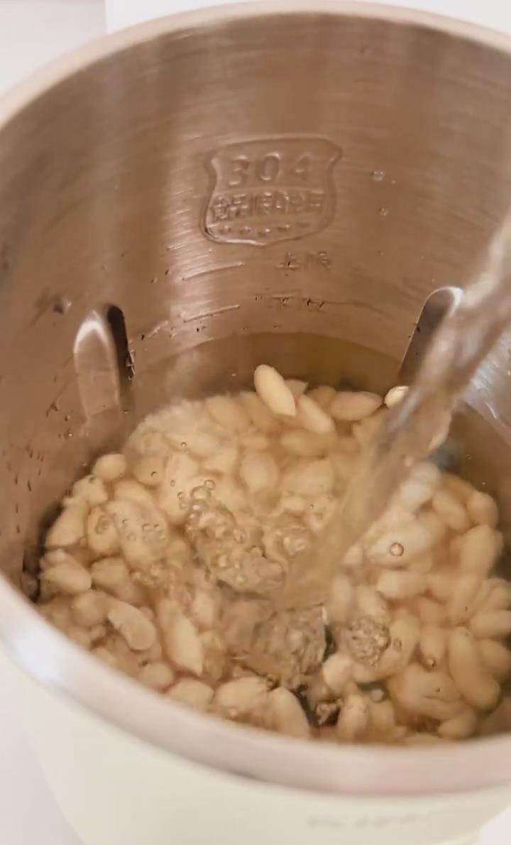 Add the 600ml of fresh water